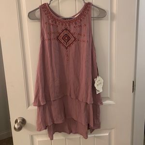 Fashionable tank top.